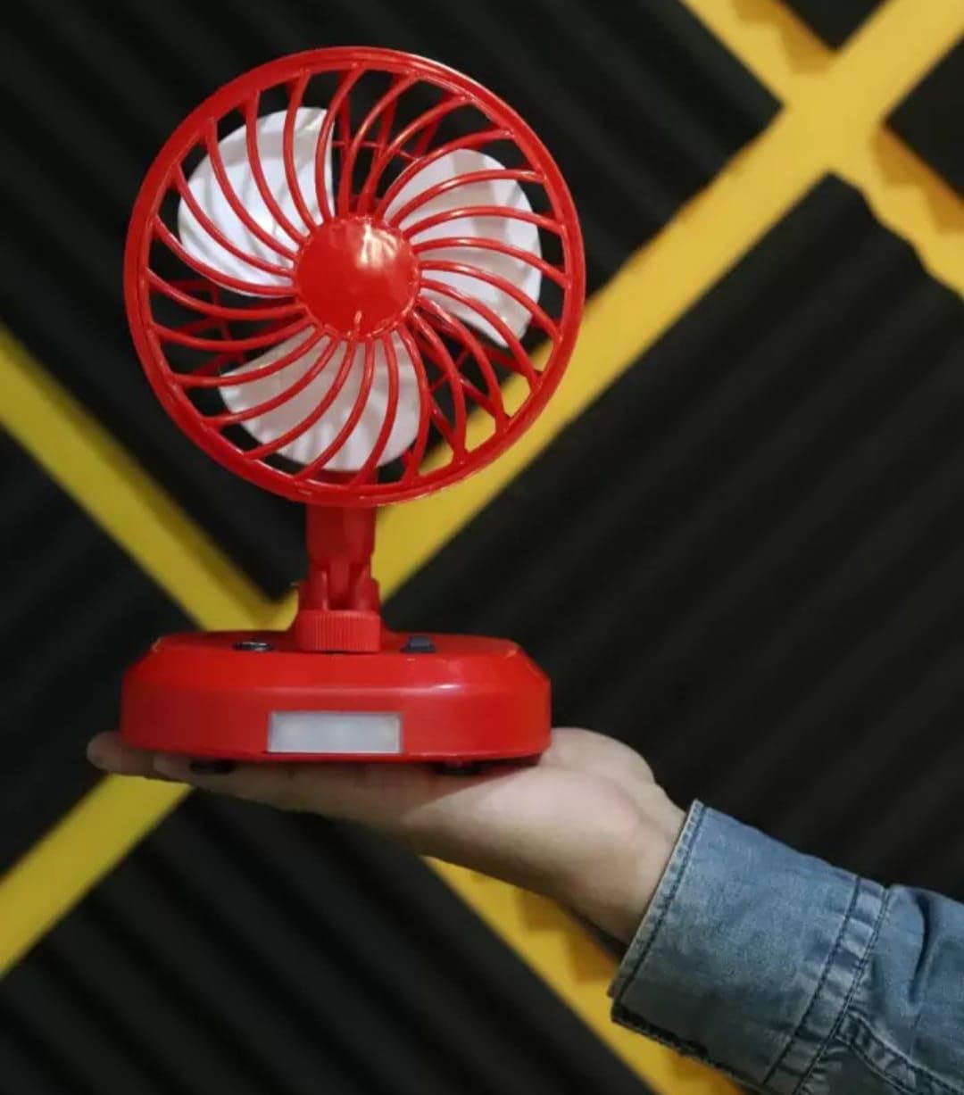 3-Speed Quiet Rechargeable Mini Desk Fan 360° Rotation